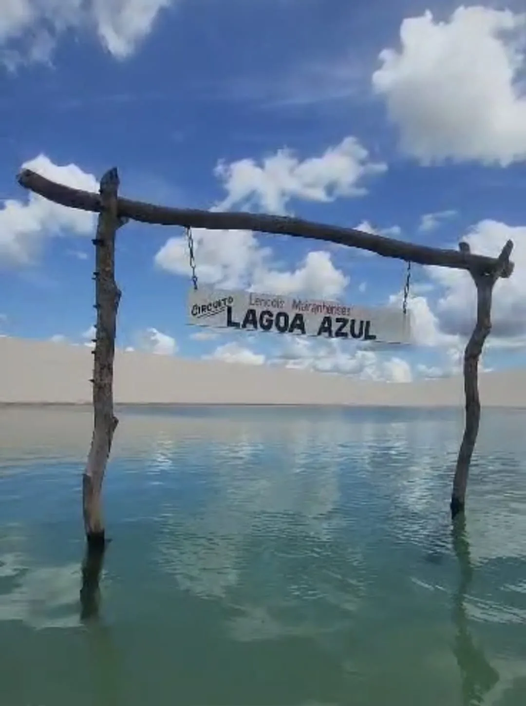 Lagoa Azul com dunas ao fundo