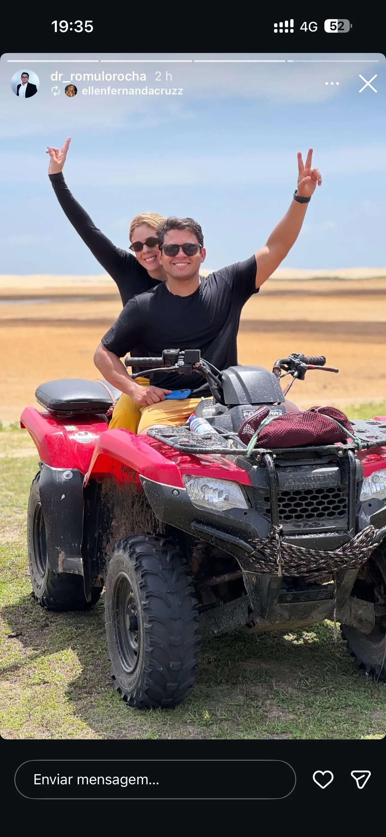 Trilha de areia entre as dunas